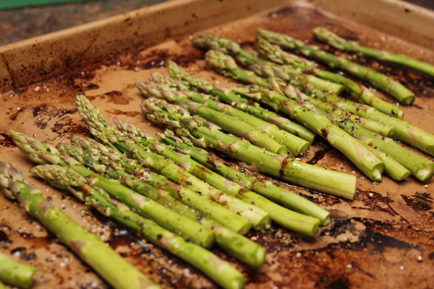 Prosciutto Wrapped Asparagus with Lemon Dill Dipping Sauce